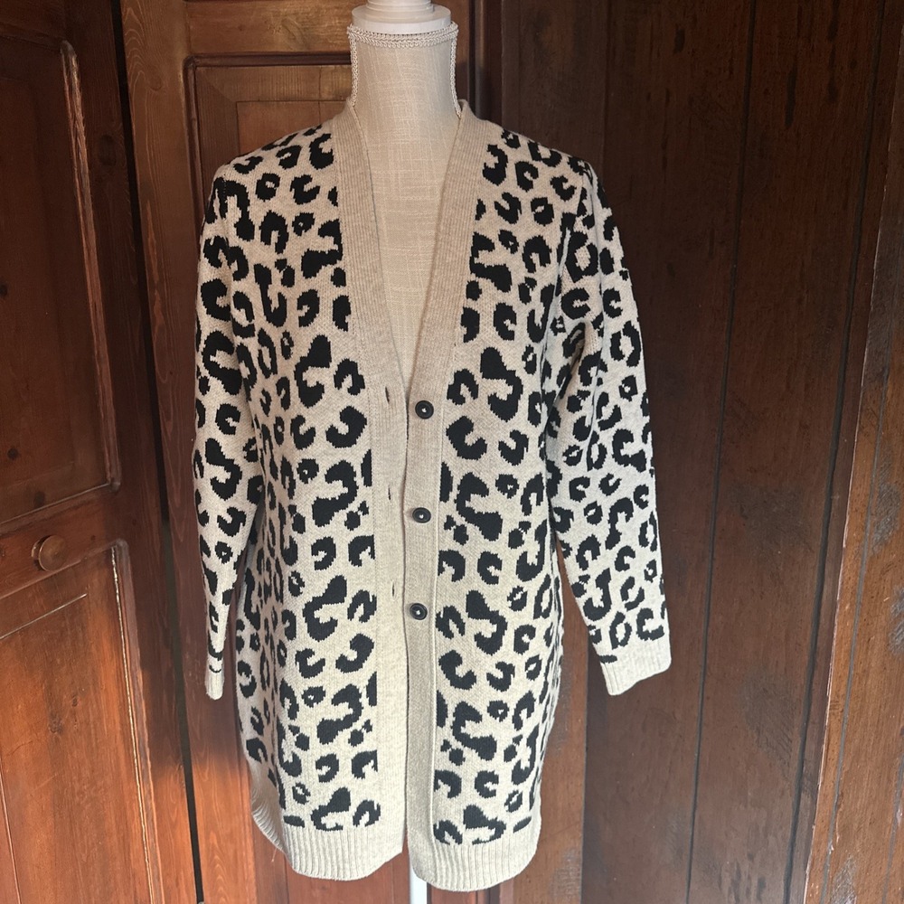 j. Jill Women's Medium beige Black Cheetah Soft Thick Cardigan sweater EUC
